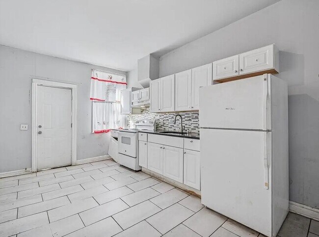 Photo - 5450 Media St