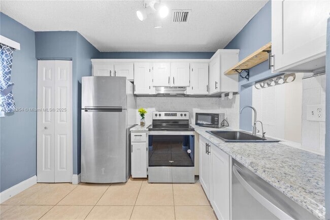 Building Photo - 164 NW 60th Ave Unit 2-3 Rental