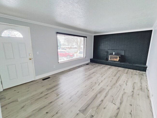 Charming 4 Bed/1.5 Bath Home! - Charming 4 Bed/1.5 Bath Home!