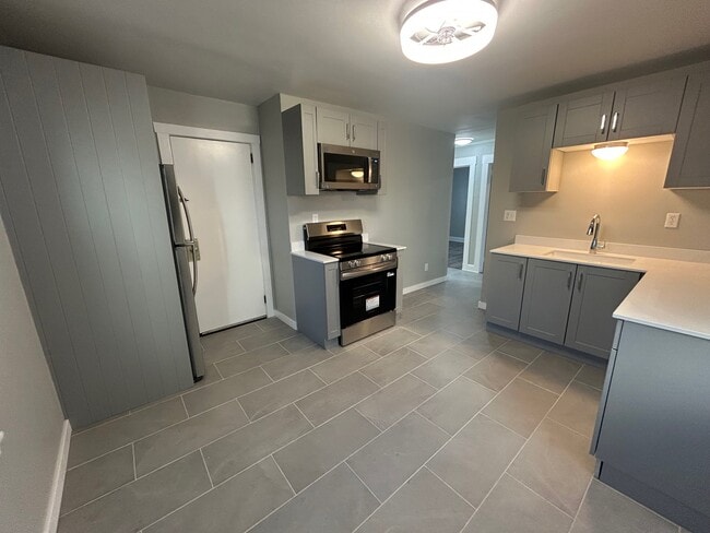 Building Photo - 46 Beech St Unit 46 Beech st