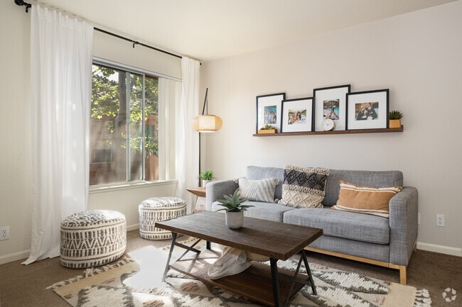 2BR, 2BA - 1,024SF