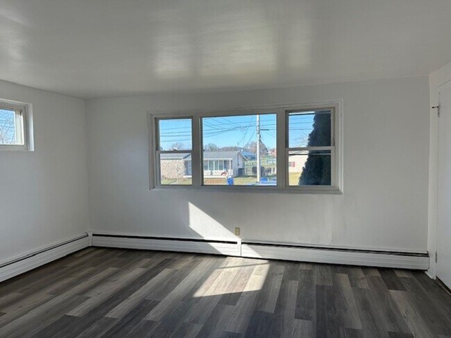 Photo - Charming 2-bedroom, 1-bathroom 1st floor a... Unidad 2