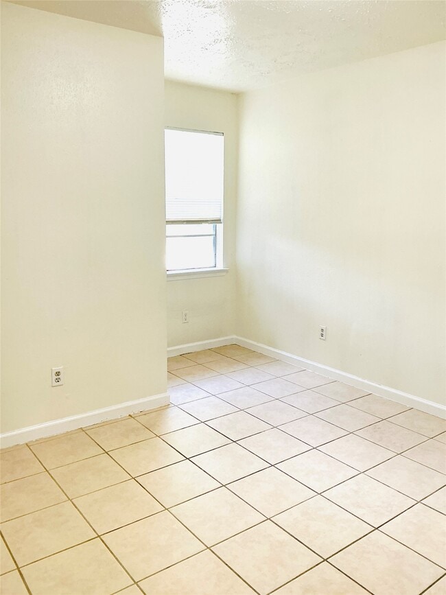 Photo - 16719 Maplemont Dr