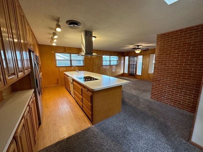 Photo - 5405 George Terrace