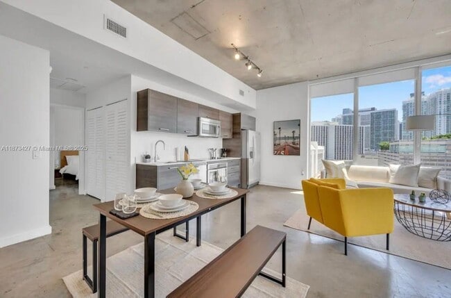 Photo - 151 SE 1st St Unidad 1111