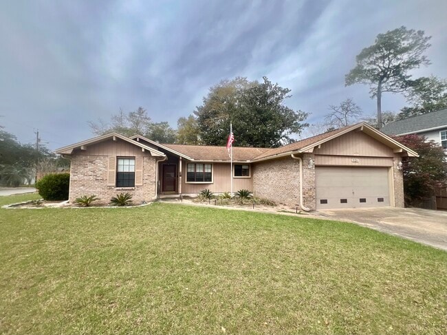 Building Photo - 520 Maple Ave