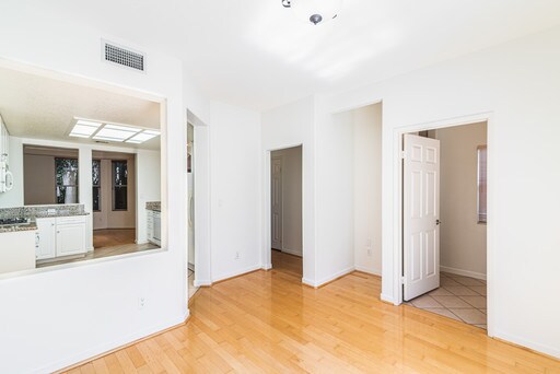 Photo - 2022 S Barrington Ave Unidad D