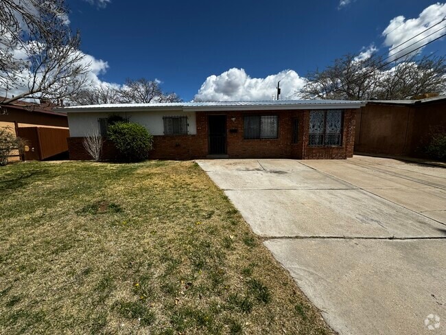 Building Photo - 908 Faye Pl NE Rental