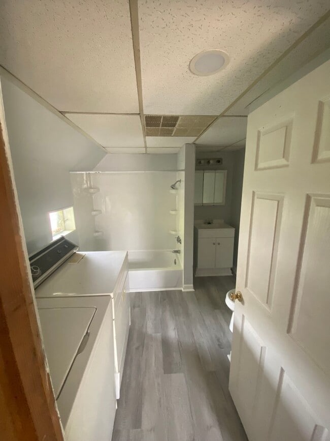 Photo - Light and bright 2BR up near downtown and AHN St. Vincent