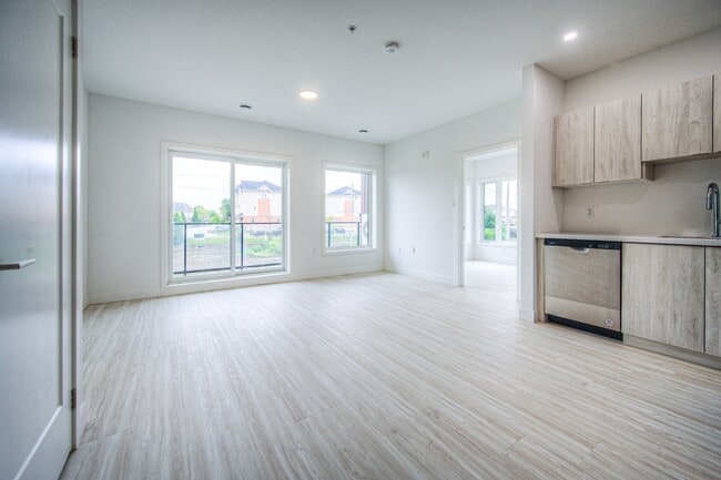 Photo - 408 Dundas St S