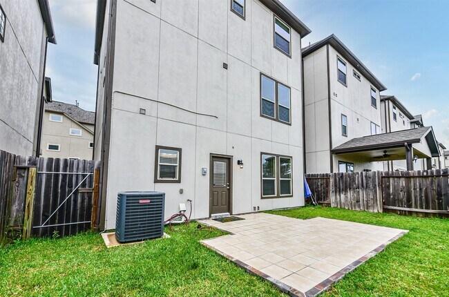 1504 Peyton Oaks Pl