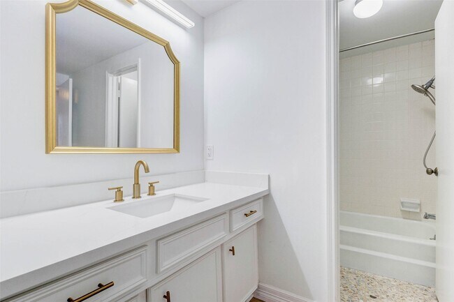 Photo - 10720 Briar Forest Dr Unidad 32