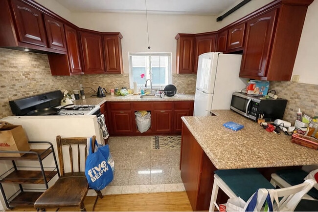 Photo - 25-66 33rd St