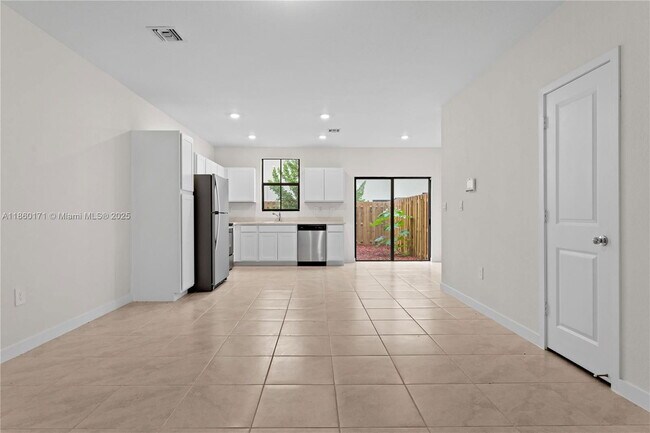 Photo - 433 NE 12th St