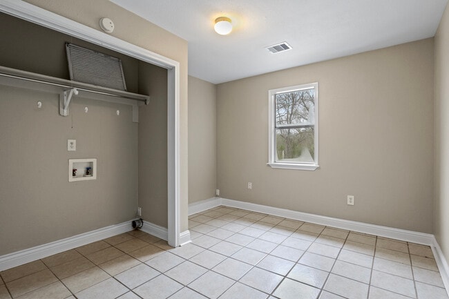 Photo - 225 Moreland St