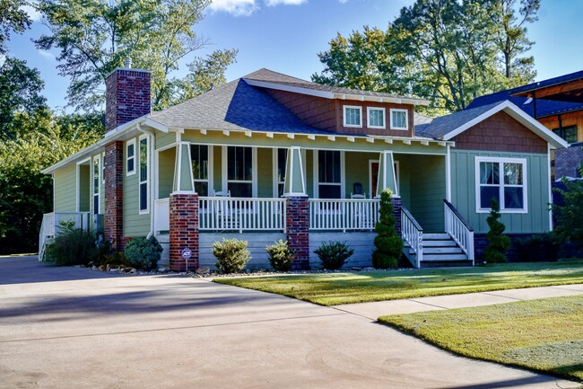 Photo - 649 SW 2nd St