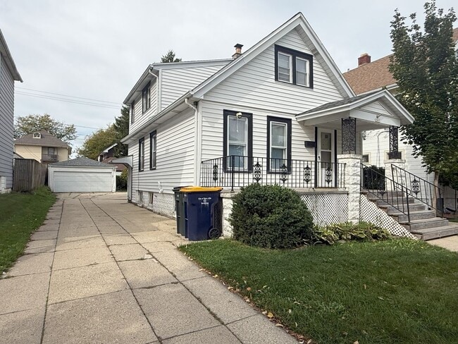 Photo - Private 4 bedroom home in West Allis