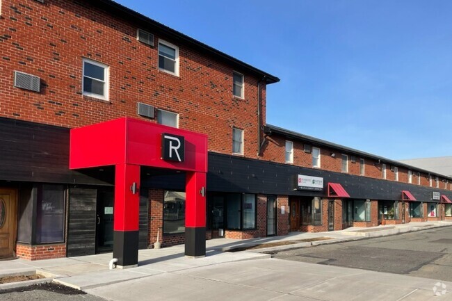 Building Photo - Riveredge Square Apartments