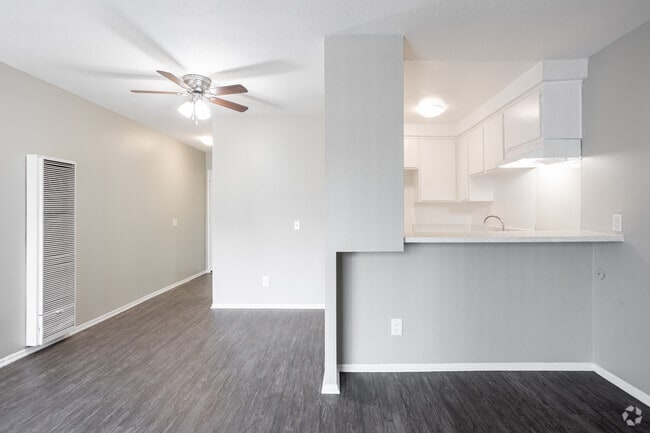 Studio, 1BA - 430SF - Dining Room