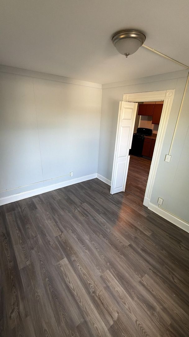 Photo - 571-573-573 Howe Ave Unidad 1FL