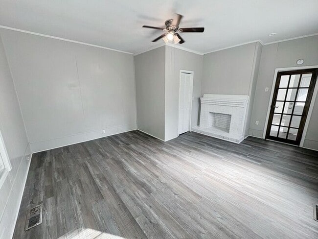 Photo - 533 Broadway St