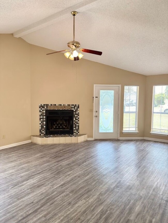 Photo - 114 Leeward Ct