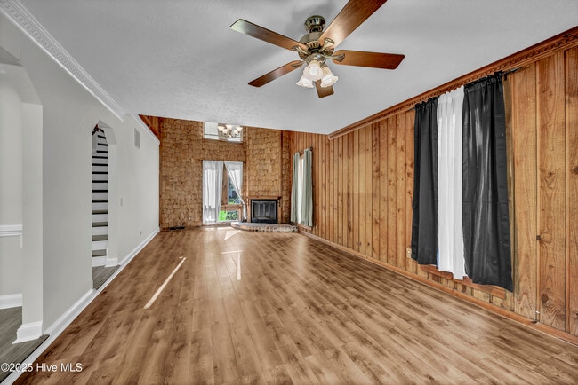 Photo - 14 Creekstone Ln