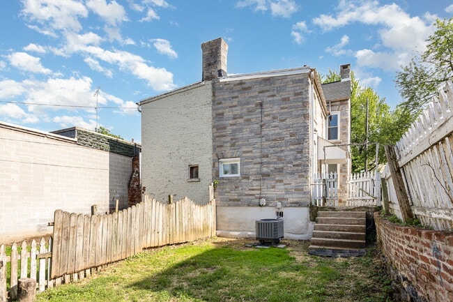 Photo - "Charming 3-Bed Townhouse Retreat in the H...