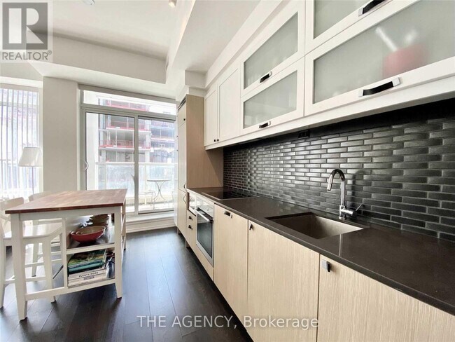 Photo - 783 Bathurst St Unit 718