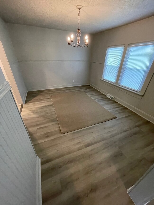 Photo - 702 Todds Ln