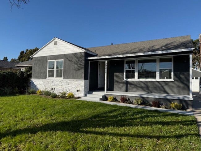 CHARMING REMODELED 3 BEDROOM / 2 BATH HOME - CHARMING REMODELED 3 BEDROOM / 2 BATH HOME