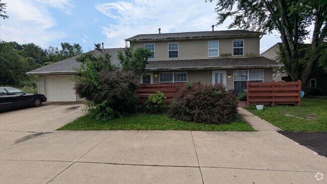 Building Photo - MN Cedar Village (859) Unit Apt B