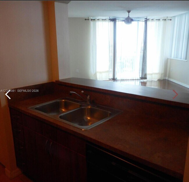 9201 Collins Ave Unit 921