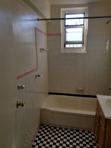 Photo - 94-30 59th Ave