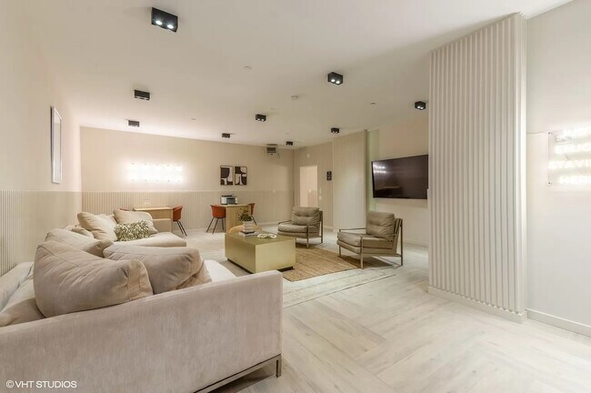 Photo - 4177 W Belmont Ave Unit #  0002