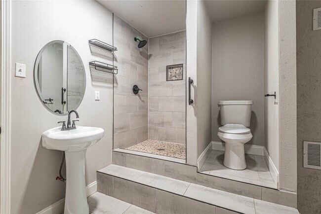 Photo - 5818 Glenhurst Dr