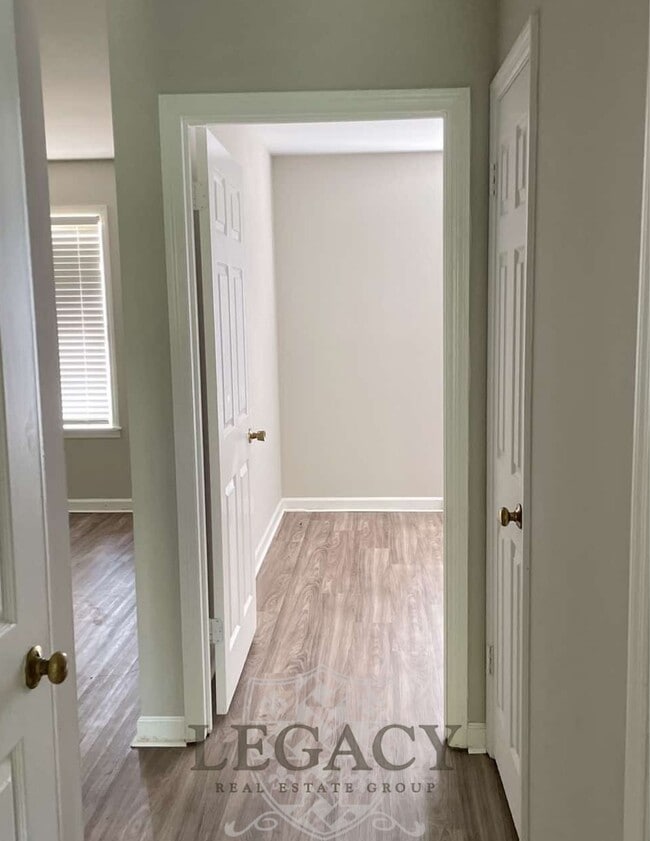 Photo - 103 Cloverdale Dr