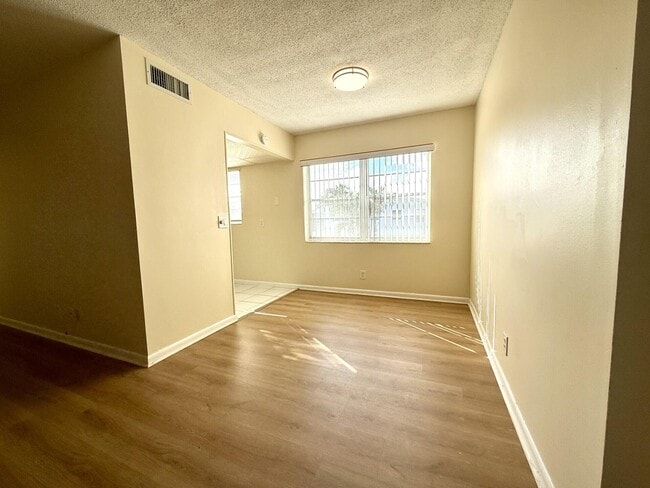 Photo - 241 Sheffield J