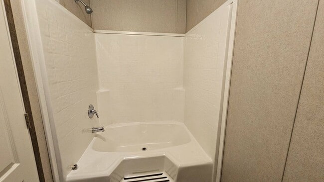 Photo - 2320 E MacArthur Rd