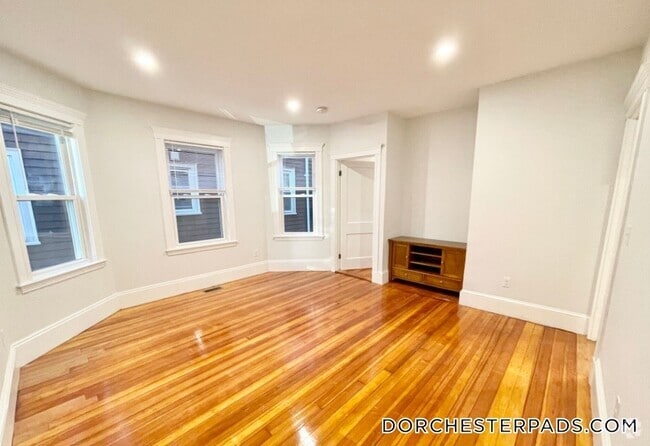 Building Photo - 68 Bakersfield St Unit 1 Rental