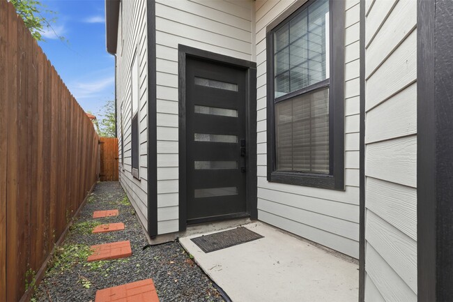 Photo - 6734 Avenue P