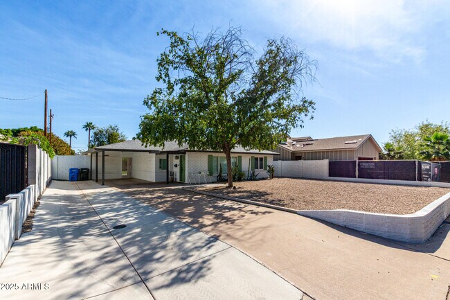 Photo - 6801 N 14th Pl