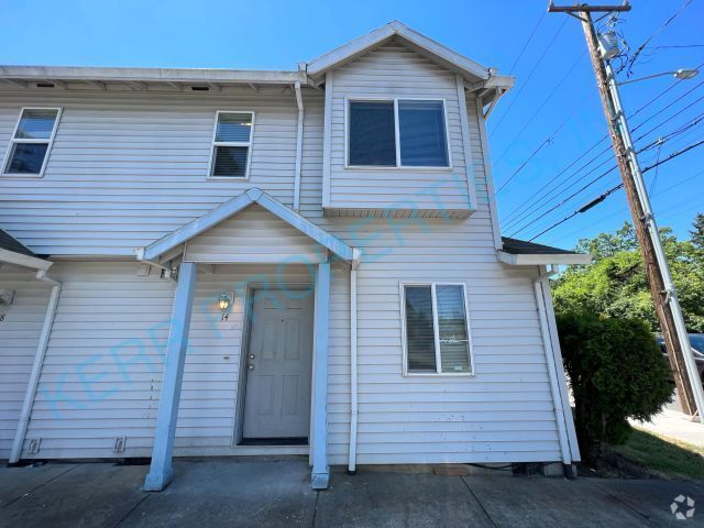 Building Photo - FREE RENT! Beautiful 2 bedroom duplex loca... Rental