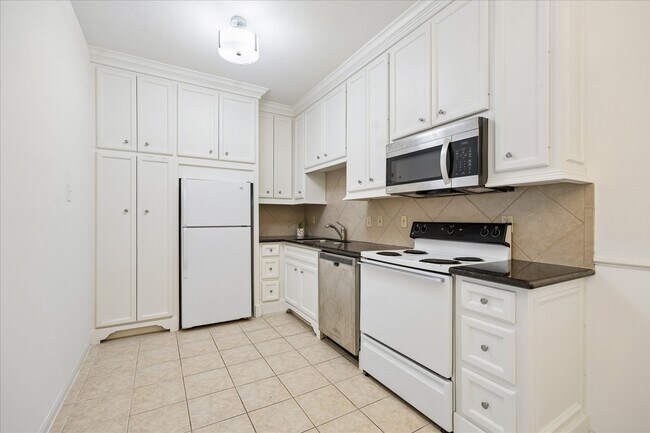 Photo - 2100 Tanglewilde St Unit 538
