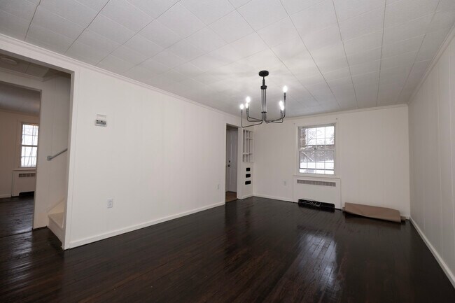 Photo - 956 Jefferson Dr