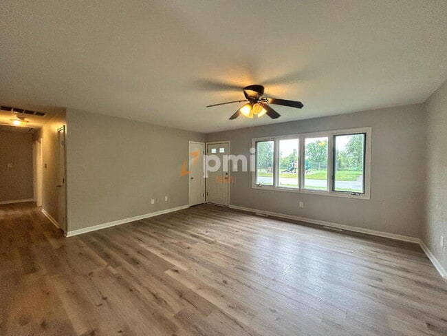 Photo - 7724 Mount St