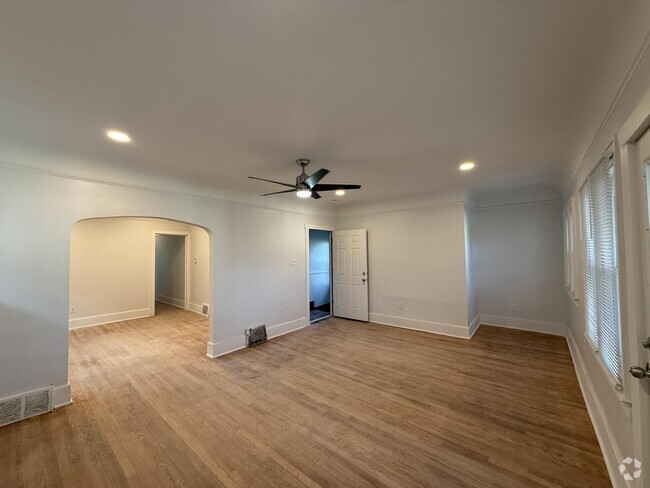 Building Photo - 2920 Virginia Park St Unit 2 Rental