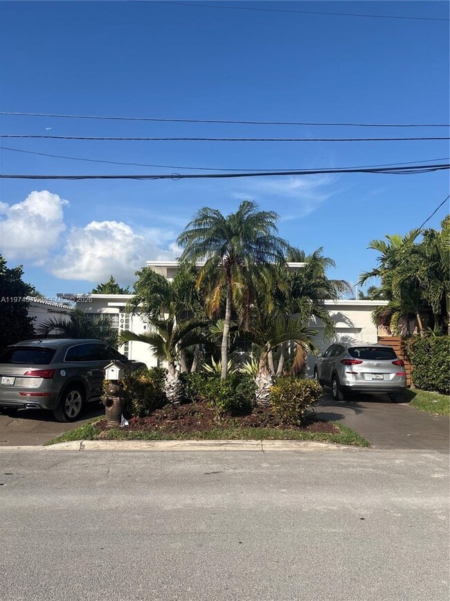 Photo - 9048 Carlyle Ave