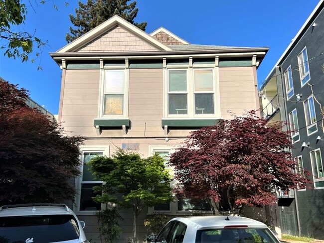 Building Photo - 2530 College Ave Unit 3