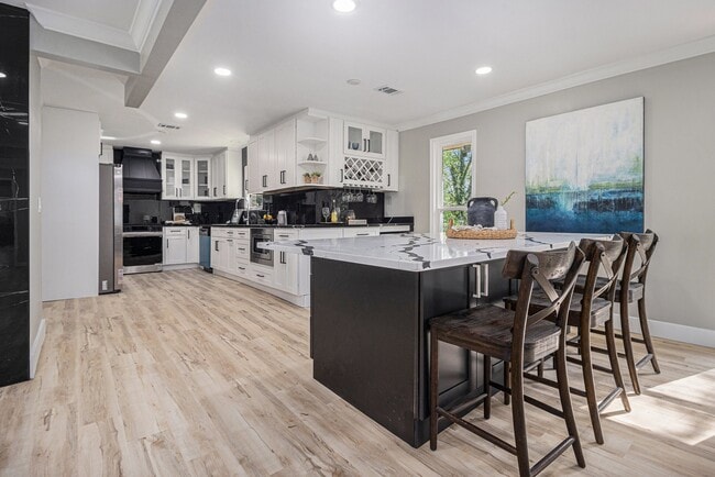 Photo - 2806 Chaucer Dr SW